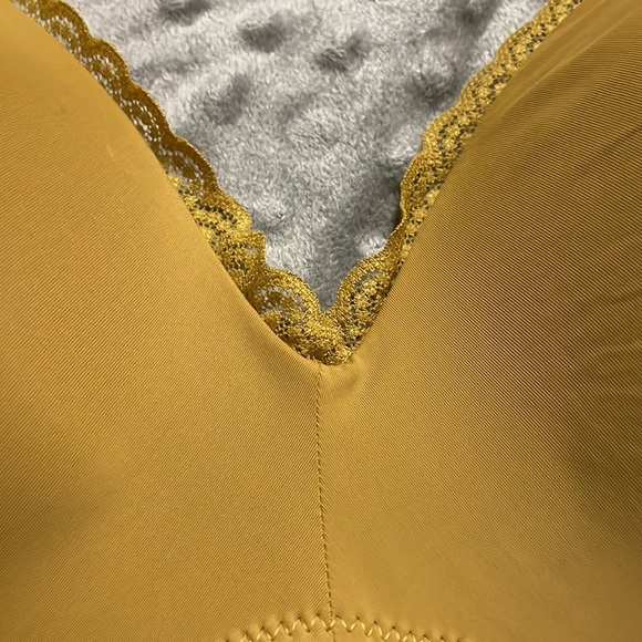 Yellow wireless Aerie bra - Picture 3 of 6